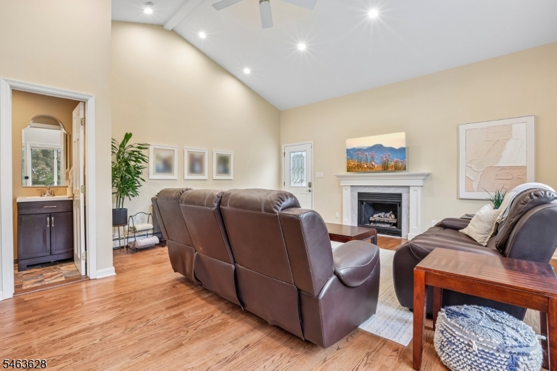 8 Mountain Way Cedar Grove NJ 07009