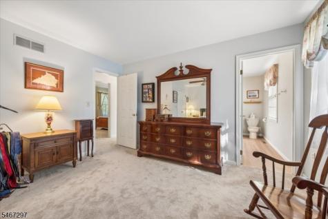 41 Woodside Drive Lebanon NJ 08826