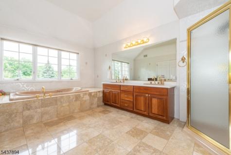 5 Raine Tree Court Kinnelon NJ 07405
