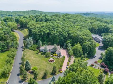 5 Raine Tree Court Kinnelon NJ 07405