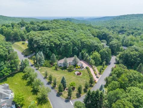 5 Raine Tree Court Kinnelon NJ 07405