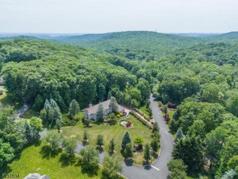 5 Raine Tree Court Kinnelon NJ 07405