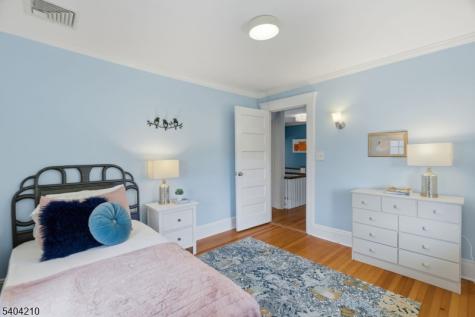 20 Braemore Road Montclair NJ 07043