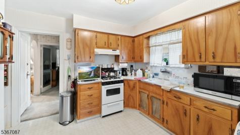 706 Lindegar Street Linden NJ 07036