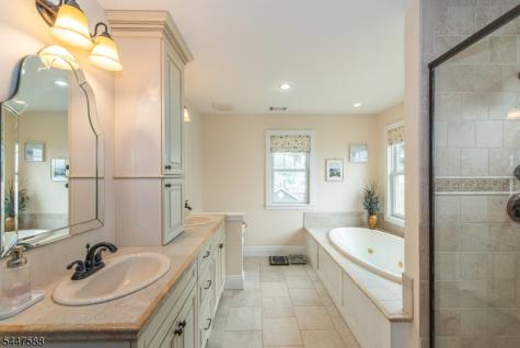 121 Maxim Drive Hopatcong NJ 07843