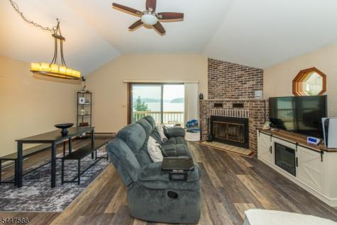 121 Maxim Drive Hopatcong NJ 07843