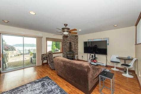 121 Maxim Drive Hopatcong NJ 07843