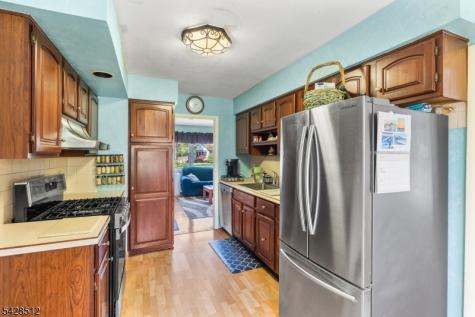 37 Manchester Way Montville NJ 07058