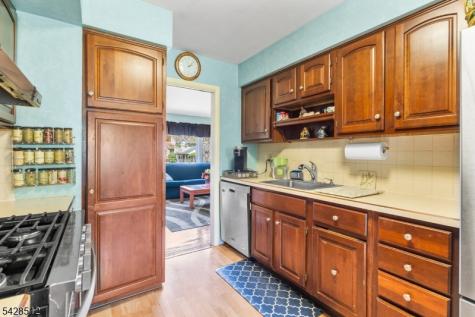 37 Manchester Way Montville NJ 07058