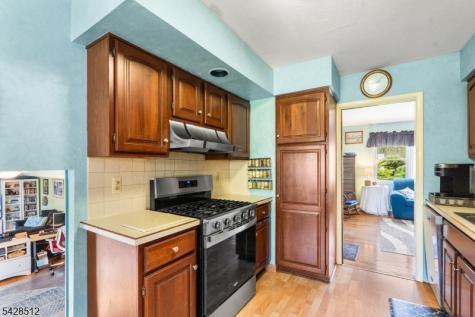 37 Manchester Way Montville NJ 07058