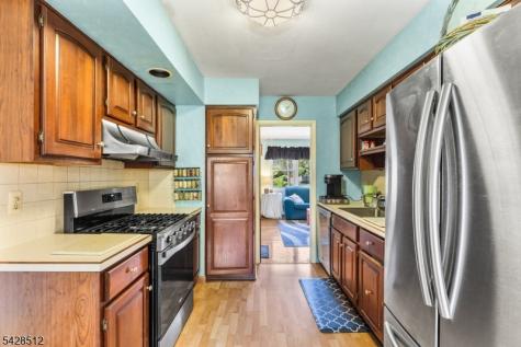 37 Manchester Way Montville NJ 07058