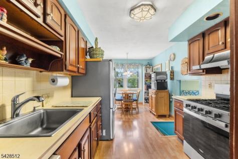 37 Manchester Way Montville NJ 07058