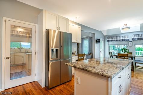 1710 Washington Valley Greenwich NJ 08886