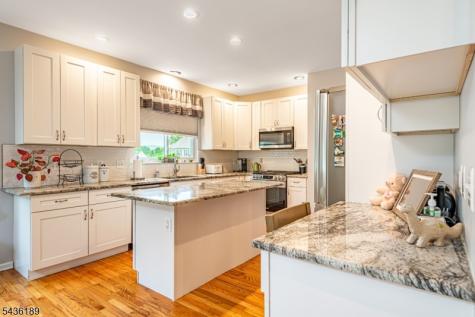 1710 Washington Valley Greenwich NJ 08886