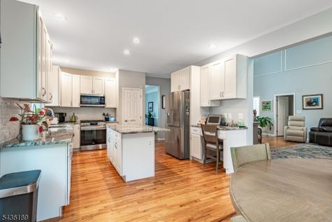 1710 Washington Valley Greenwich NJ 08886