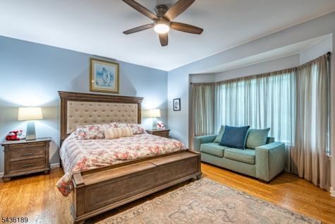 1710 Washington Valley Greenwich NJ 08886