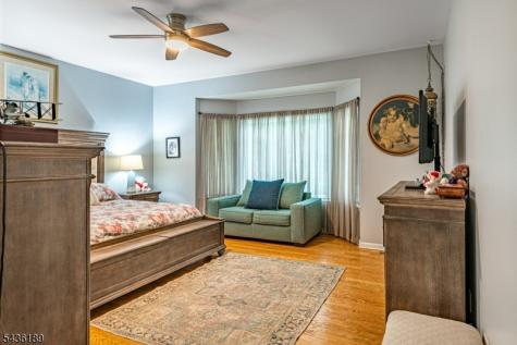 1710 Washington Valley Greenwich NJ 08886