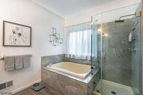 1710 Washington Valley Greenwich NJ 08886