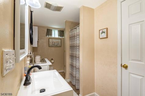 1710 Washington Valley Greenwich NJ 08886