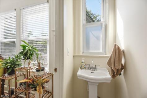 33 Morse Avenue East Orange NJ 07017