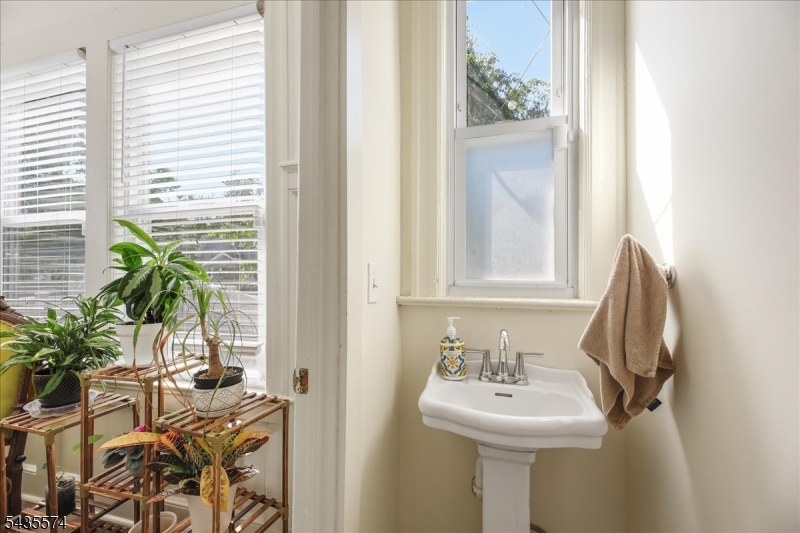 33 Morse Avenue East Orange NJ 07017