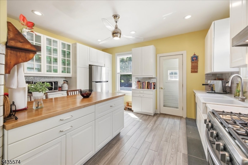 33 Morse Avenue East Orange NJ 07017