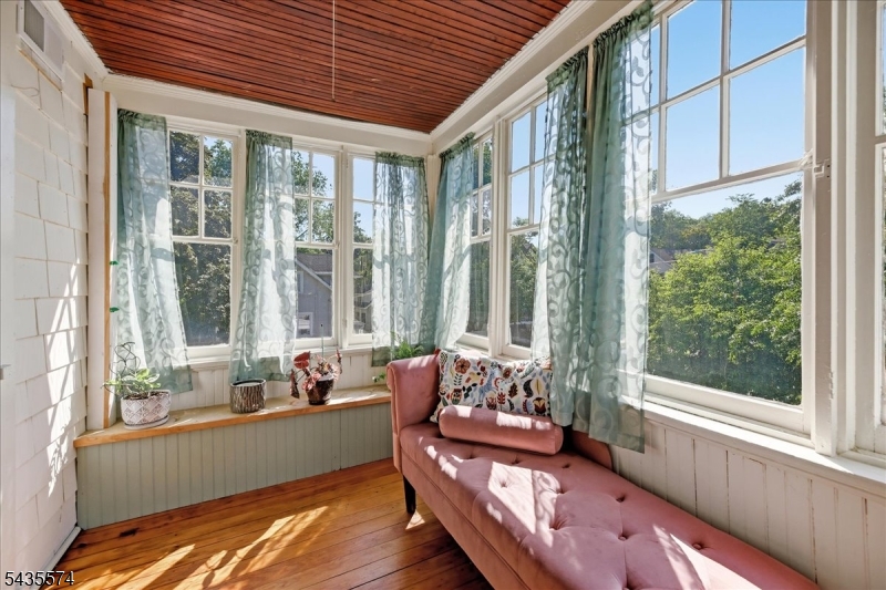 33 Morse Avenue East Orange NJ 07017