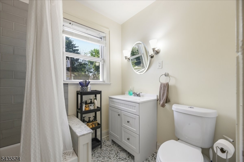 33 Morse Avenue East Orange NJ 07017