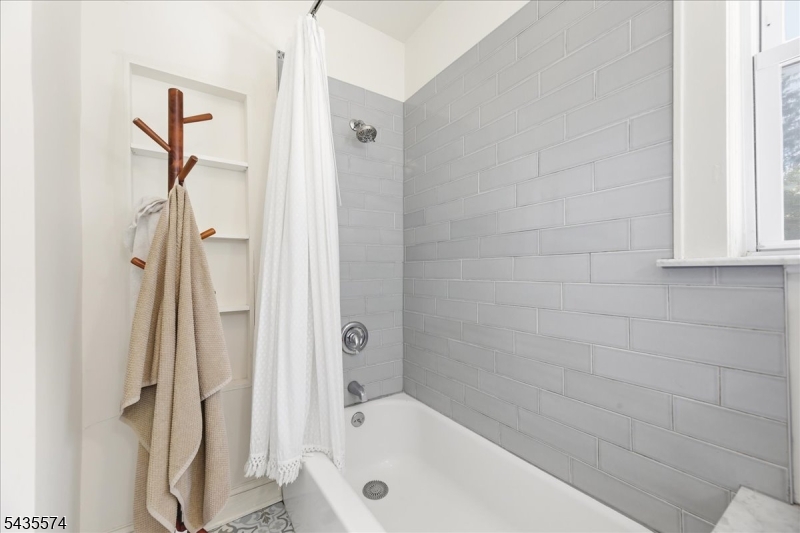 33 Morse Avenue East Orange NJ 07017