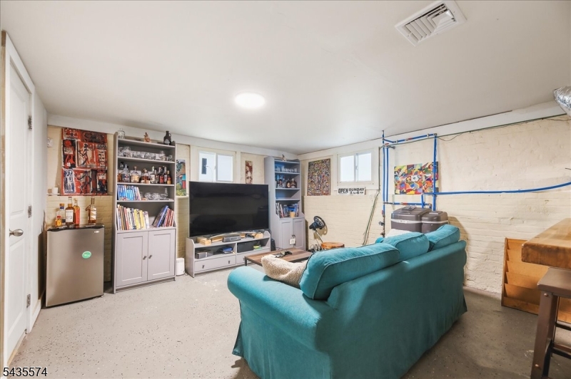 33 Morse Avenue East Orange NJ 07017