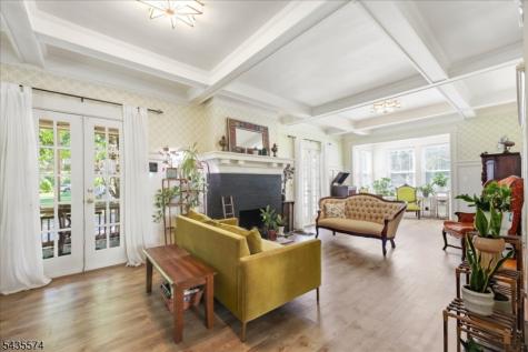 33 Morse Avenue East Orange NJ 07017