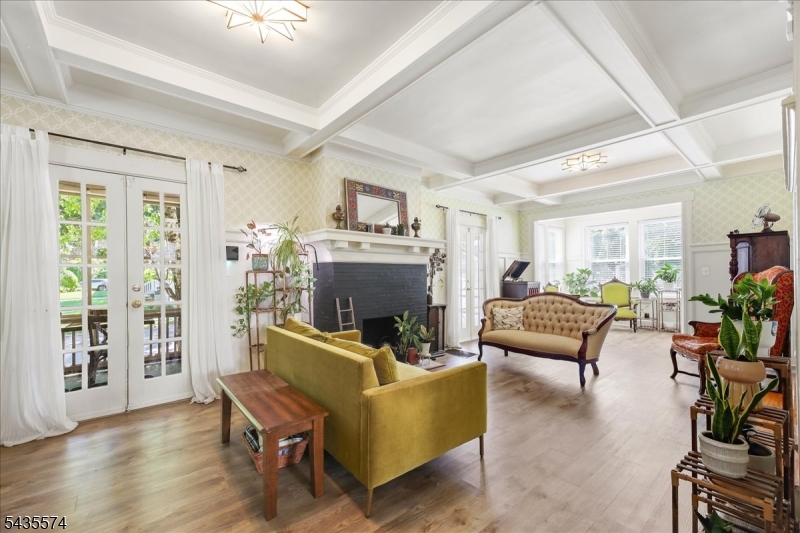 33 Morse Avenue East Orange NJ 07017
