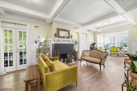 33 Morse Avenue East Orange NJ 07017