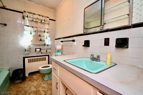 5 Gwyneth Road West Milford NJ 07480