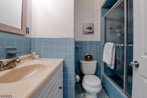 15 Winding Way West Orange NJ 07052