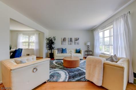 15 Winding Way West Orange NJ 07052