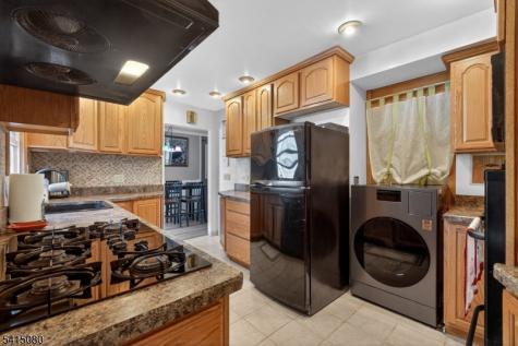 77 W Arthur Place Woodbridge NJ 08830