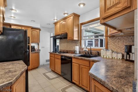77 W Arthur Place Woodbridge NJ 08830