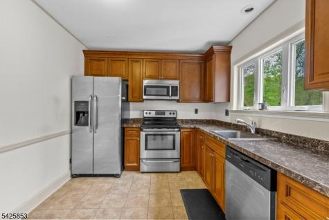 133 Central Avenue Long Hill NJ 07980