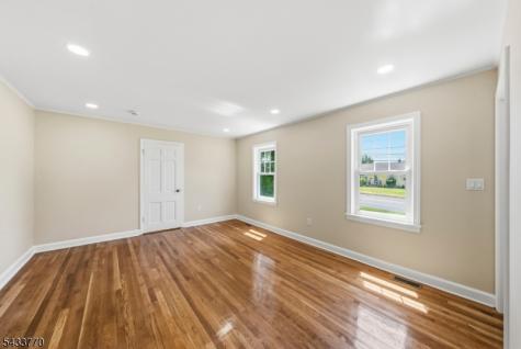 573 Conant Street Hillside NJ 07205