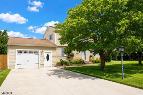 4 Blue Grass Drive Ewing NJ 08638
