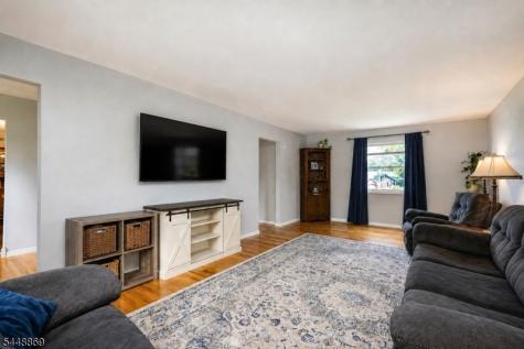 4 Blue Grass Drive Ewing NJ 08638