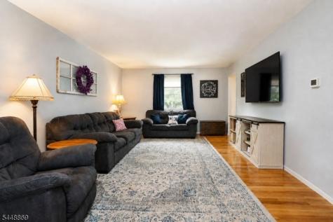 4 Blue Grass Drive Ewing NJ 08638