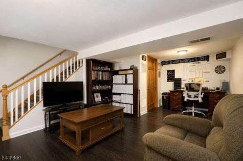 4 Blue Grass Drive Ewing NJ 08638