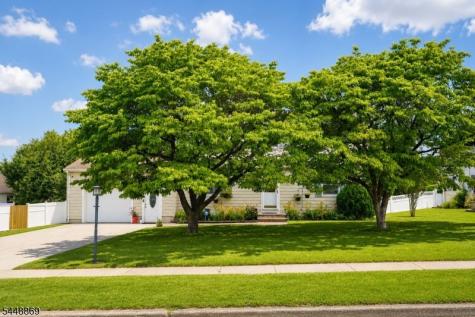 4 Blue Grass Drive Ewing NJ 08638