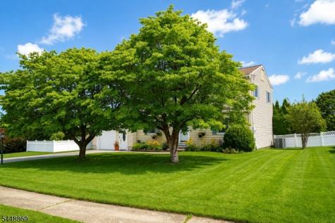 4 Blue Grass Drive Ewing NJ 08638
