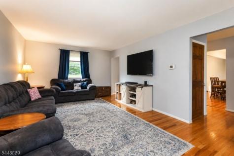 4 Blue Grass Drive Ewing NJ 08638