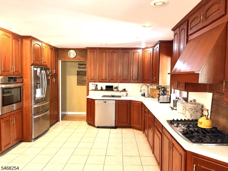 11 Grandview Circle Raritan NJ 08822