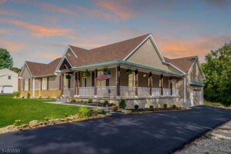 81 Belview Road Lopatcong NJ 08865