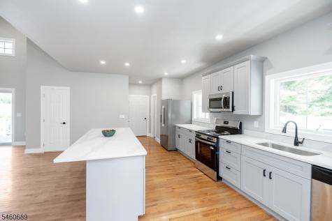 81 Belview Road Lopatcong NJ 08865